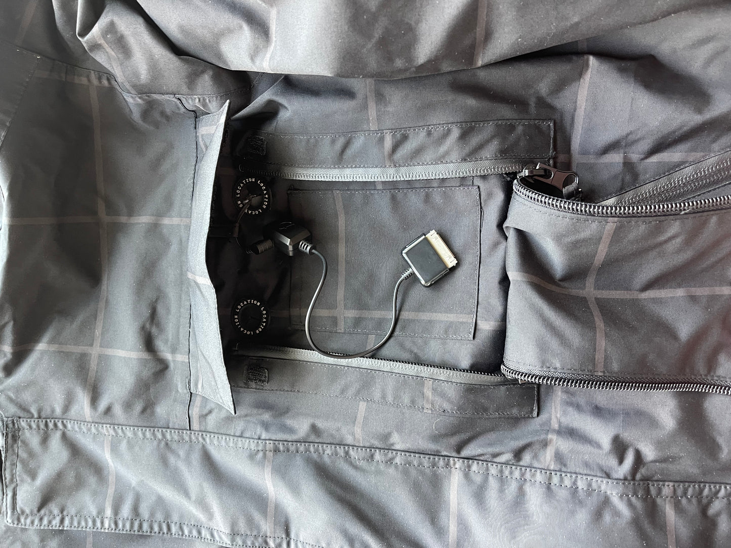 Location iPod/MP3 Goggle Jacket (M)