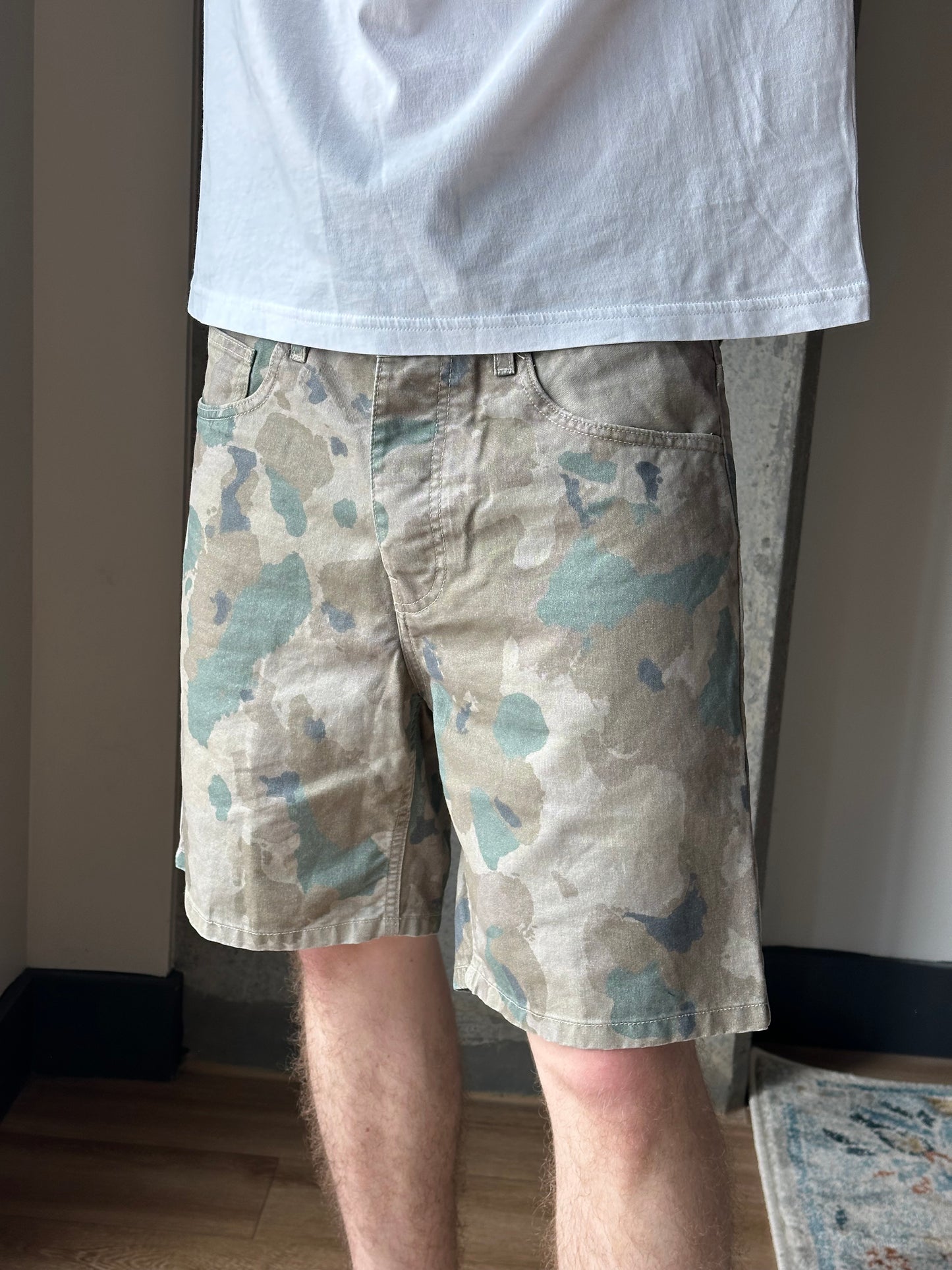 Carhartt WIP Camo Newell Shorts (32)
